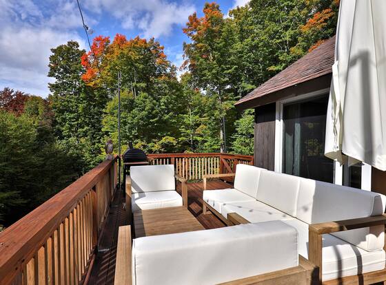 Forest Mountain Escape: Beautiful Mountaintop Escape In Mendon, Vt. 20 Min To Killington/14 To Pico. 4 Bedroom Home is a family friendly hotel in Rutland, Vermont (VT)