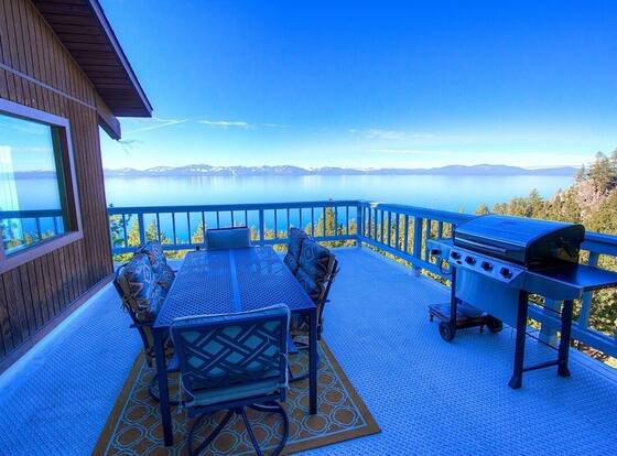 Lake View Glen 4 Bedroom Home by RedAwning is a family friendly hotel in Glenbrook, Nevada (NV)