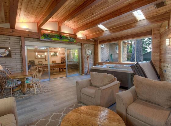 Cheyenne Chalet 4 Bedroom Home by RedAwning is a family friendly hotel in Zephyr Cove, Nevada (NV)