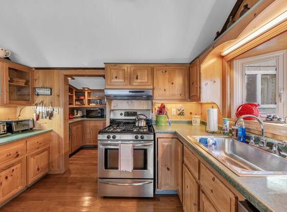 Picturesque Island Cottage 2 Bedroom Home by RedAwning is a family friendly hotel in Milbridge, Maine (ME)