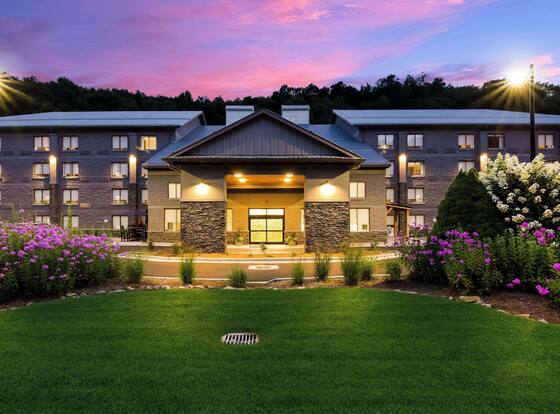 Graystone Lodge, Ascend Hotel Collection is a family friendly hotel in Boone, North Carolina (NC)
