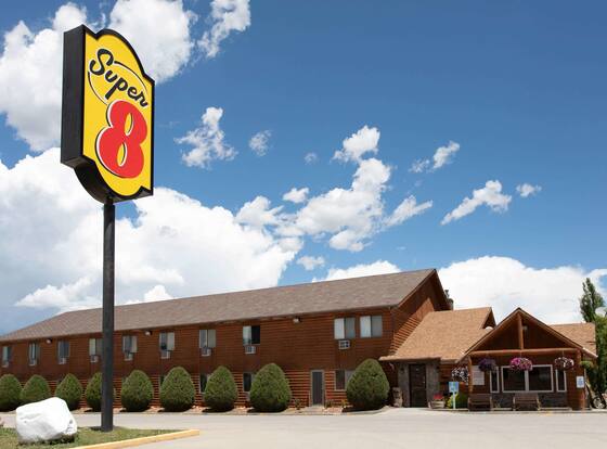 Super 8 by Wyndham Dubois is a family friendly hotel in Dubois, Wyoming (WY)