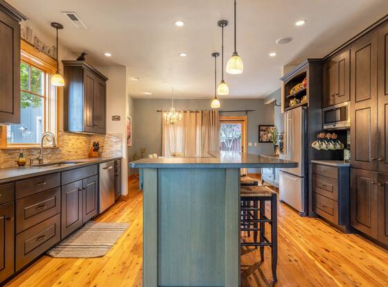 Neighborhood Nest 2 Bedroom Home by RedAwning is a family friendly hotel in Hood River, Oregon (OR)