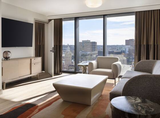 Cascade Hotel, Kansas City, a Tribute Portfolio Hotel is a family friendly hotel in Kansas City, Missouri (MO)