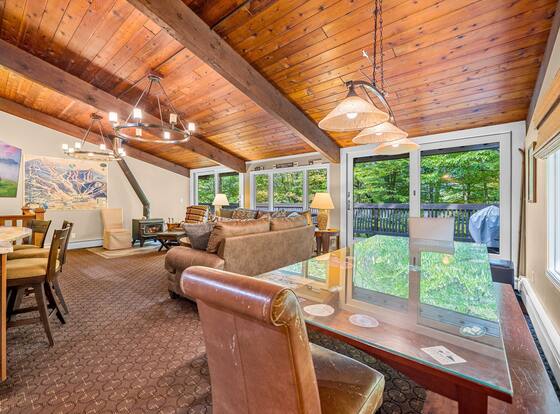 Alpine Court Chalet 4 Bedroom Home is a family friendly hotel in Killington Village, Vermont (VT)