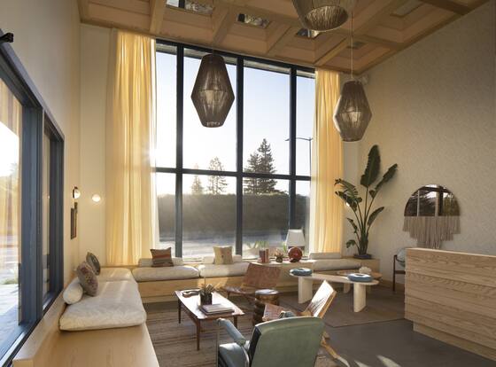 The Sandman Santa Rosa Sonoma, Ascend Hotel Collection is a family friendly hotel in Santa Rosa, California (CA)