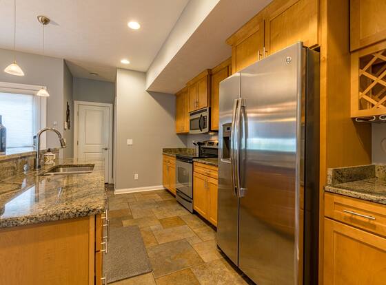 Central Cleveland Gem W/ Direct Skyline View! 2 Bedroom Home by Redawning is a family friendly hotel in Cleveland, Ohio (OH)