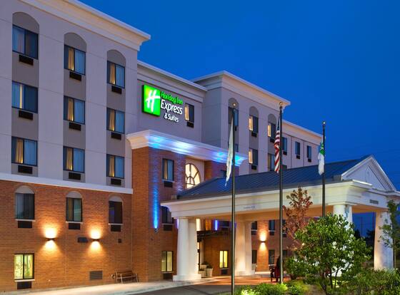 Holiday Inn Express & Suites Chicago West - O'Hare Arpt Area by IHG is a family friendly hotel in Hillside, Illinois (IL)