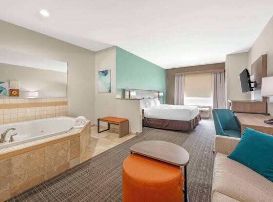 Comfort Suites French Lick is a family friendly hotel in French Lick, Indiana (IN)