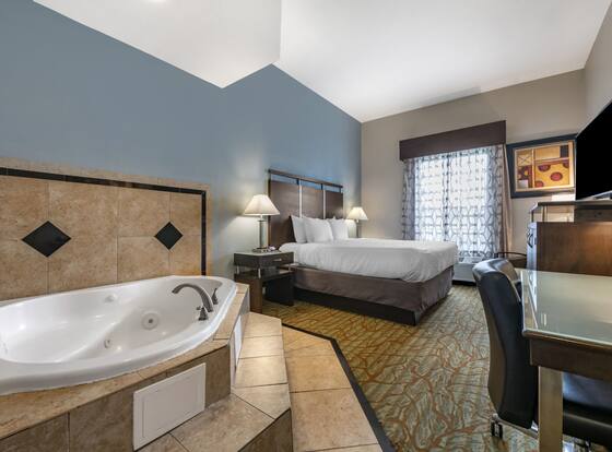 Best Western Plus Bradenton Gateway Hotel is a family friendly hotel in South Bradenton, Florida (FL)