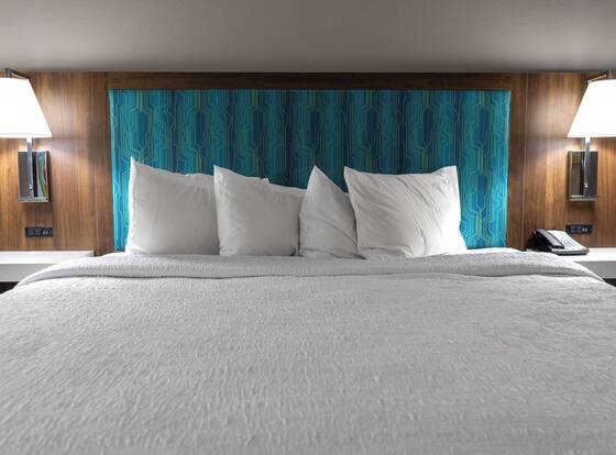 Hampton Inn Elkhorn Lake Geneva Area is a family friendly hotel in Elkhorn, Wisconsin (WI)