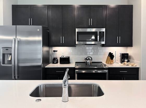 Balmoral Resort-194kb 6 Bedroom Home by RedAwning is a family friendly hotel in Haines City, Florida (FL)