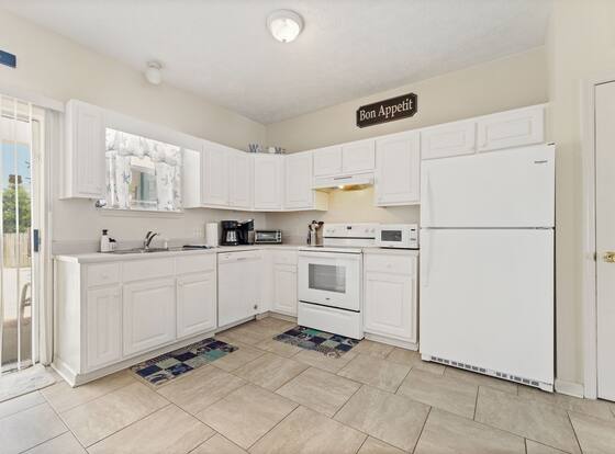 Beach Walkers 2 Bedroom Cottage is a family friendly hotel in Upper Grand Lagoon, Florida (FL)