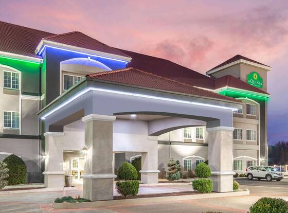 La Quinta Inn & Suites by Wyndham Tucumcari is a family friendly hotel in Tucumcari, New Mexico (NM)
