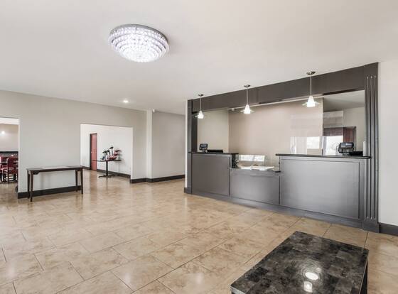 Red Roof Inn & Suites Lake Charles is a family friendly hotel in Lake Charles, Louisiana (LA)