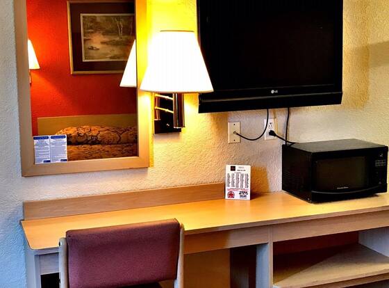 QC Stay Inn is a family friendly hotel in Moline, Illinois (IL)
