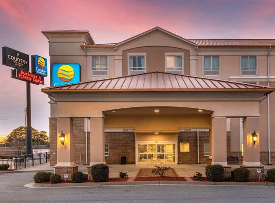 Comfort Inn & Suites is a family friendly hotel in Tifton, Georgia (GA)