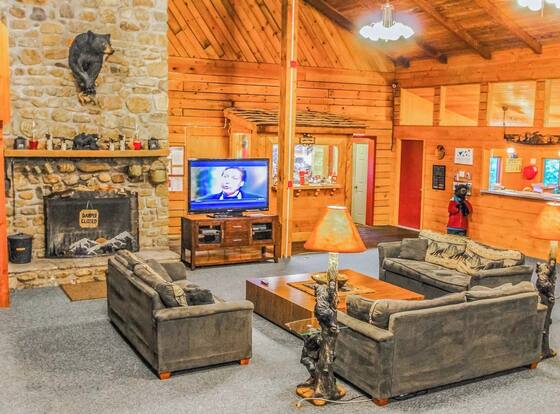 Smoketree Lodge is a family friendly hotel in Banner Elk, North Carolina (NC)