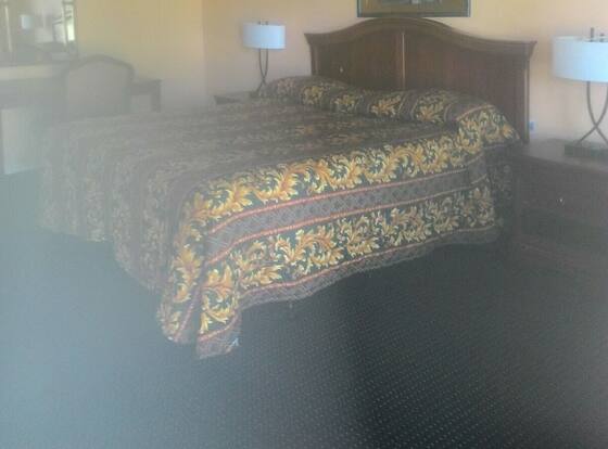 Plantation Inn is a family friendly hotel in Opelousas, Louisiana (LA)