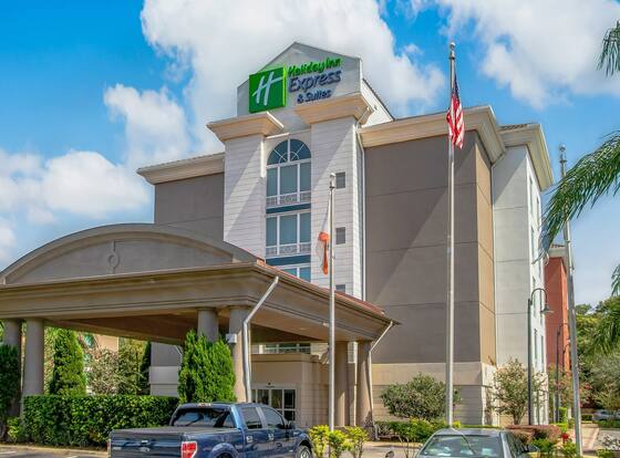 Holiday Inn Express Hotel & Suites Orlando - Apopka by IHG is a family friendly hotel in Apopka, Florida (FL)