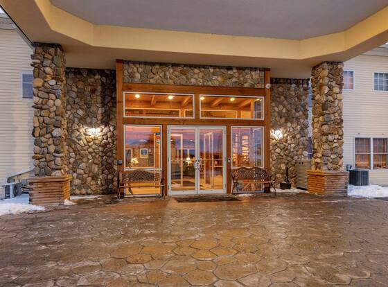 Mountain Edge Suites at Sunapee, Ascend Hotel Collection is a family friendly hotel in Blodgett Landing, New Hampshire (NH)