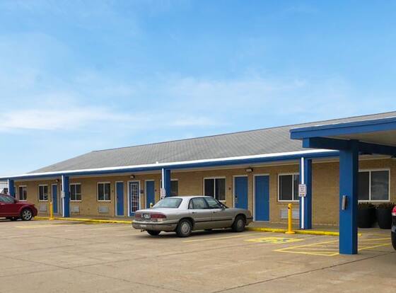 Amber Inn Motel Le Mars is a family friendly hotel in Le Mars, Iowa (IA)