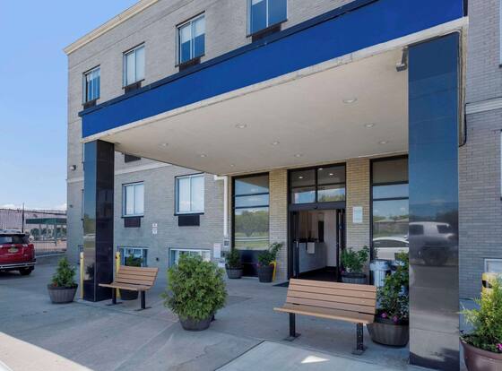 Avion Inn Near LGA Airport, Ascend Hotel Collection is a family friendly hotel in New York City (NYC), New York (NY)