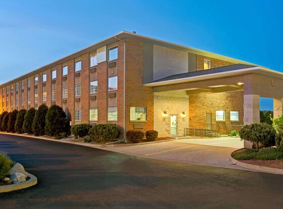 Super 8 by Wyndham Gurnee is a family friendly hotel in Gurnee, Illinois (IL)