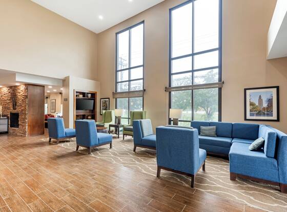 Comfort Suites East Lincoln - Mall Area is a family friendly hotel in Lincoln, Nebraska (NE)