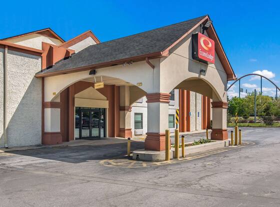 Econo Lodge At Six Flags is a family friendly hotel in Austell, Georgia (GA)