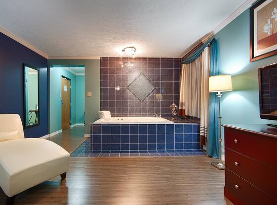 Hotel Lincoln Inn on Route 66 and near I-55 is a family friendly hotel in Lincoln, Illinois (IL)