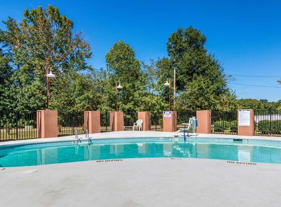Econo Lodge is a family friendly hotel in Gastonia, North Carolina (NC)
