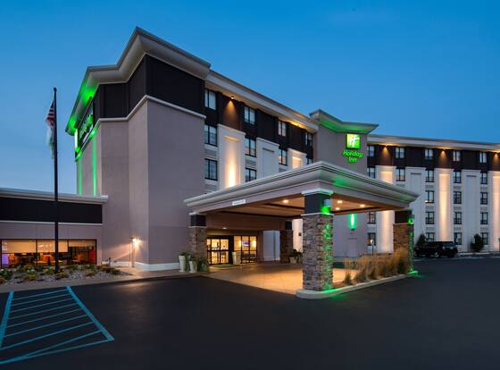 Holiday Inn Milwaukee Riverfront by IHG is a family friendly hotel in Milwaukee, Wisconsin (WI)