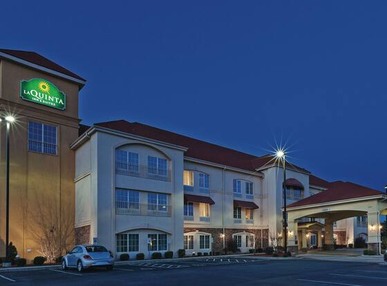 La Quinta Inn & Suites by Wyndham Searcy is a family friendly hotel in Searcy, Arkansas (AR)