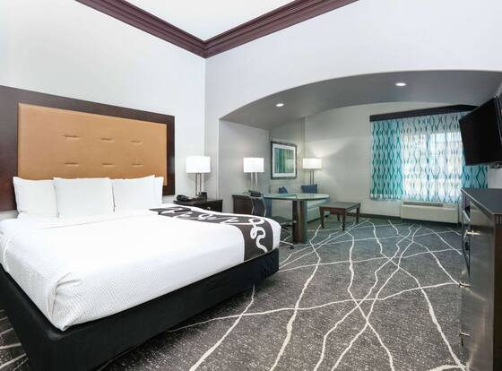 La Quinta Inn & Suites by Wyndham Little Rock - Bryant is a family friendly hotel in Bryant, Arkansas (AR)