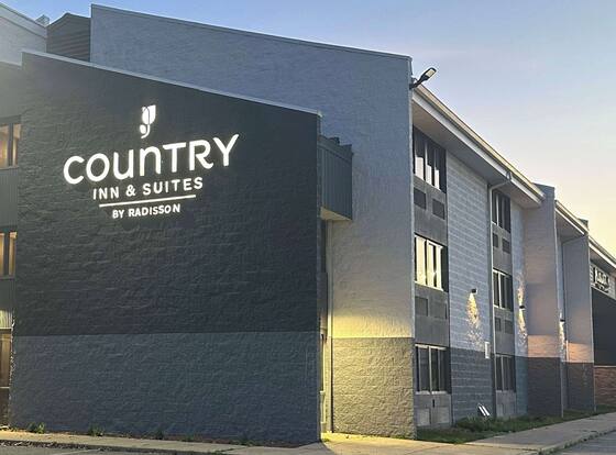 Country Inn & Suites By Radisson, Dunbar - Charleston is a family friendly hotel in Dunbar, West Virginia (WV)