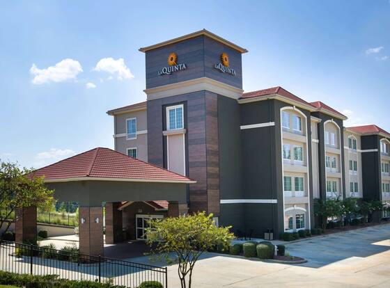 La Quinta Inn & Suites by Wyndham Tupelo is a family friendly hotel in Tupelo, Mississippi (MS)