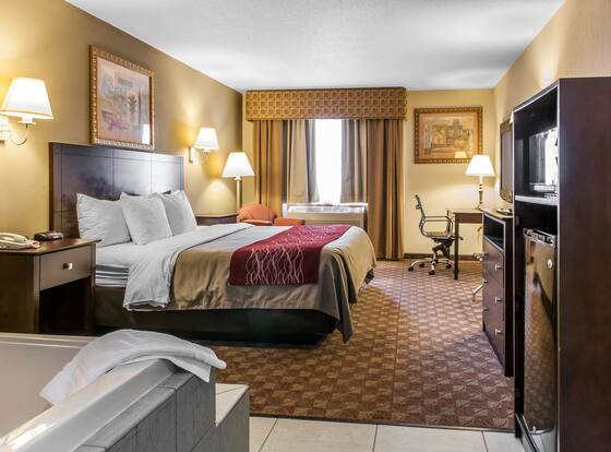 Quality Inn is a family friendly hotel in Defiance, Ohio (OH)