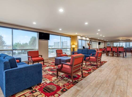Comfort Suites Florence Shoals Area is a family friendly hotel in Florence, Alabama (AL)