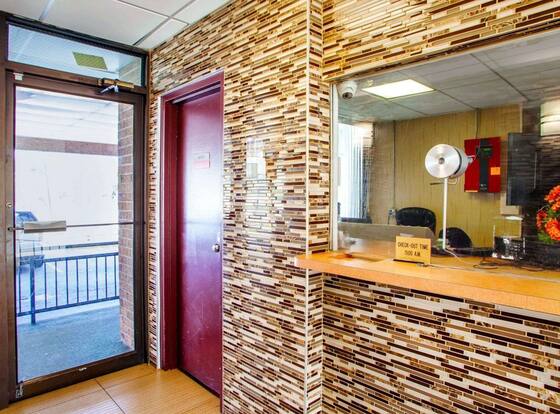 Rodeway Inn Meadowlands is a family friendly hotel in Secaucus, New Jersey (NJ)