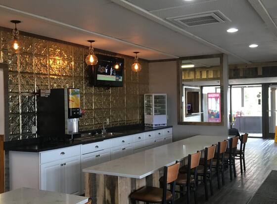 Sunlac Inn is a family friendly hotel in Lakota, North Dakota (ND)