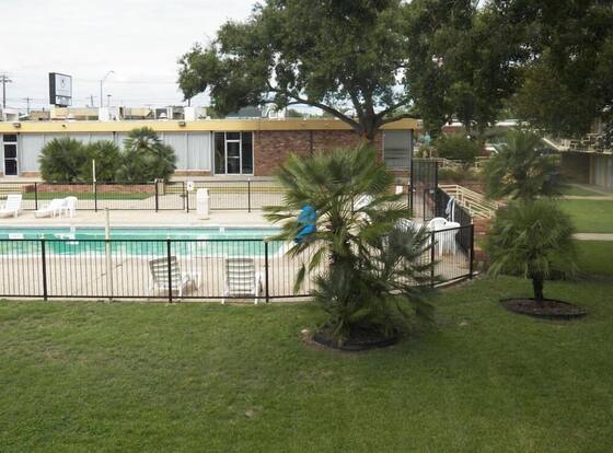 University Inn College Station is a family friendly hotel in Bryan, Texas (TX)