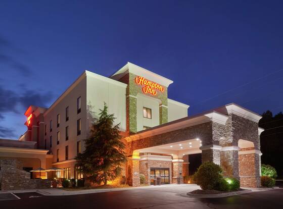 Hampton Inn Bermuda Run is a family friendly hotel in Advance, North Carolina (NC)