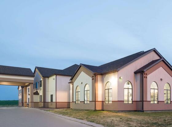 Super 8 by Wyndham Sisseton is a family friendly hotel in Sisseton, South Dakota (SD)