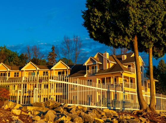 Westwood Shores Waterfront Resort is a family friendly hotel in Sturgeon Bay, Wisconsin (WI)