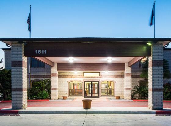 Quality Inn University near Downtown is a family friendly hotel in San Marcos, Texas (TX)