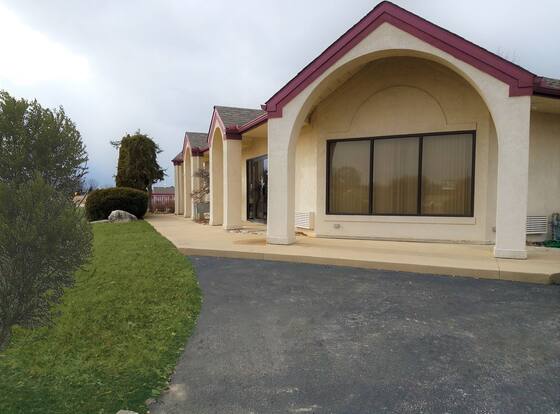 Stay Inn is a family friendly hotel in Port Clinton, Ohio (OH)