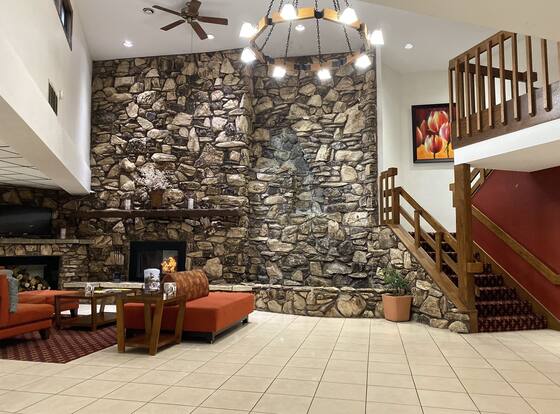 Econo Lodge Inn And Suites is a family friendly hotel in Stevens Point, Wisconsin (WI)
