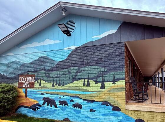 Colonial Inn Franklin is a family friendly hotel in Franklin, North Carolina (NC)