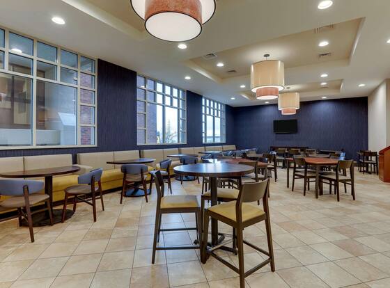 Drury Inn & Suites St. Louis Arnold is a family friendly hotel in Arnold, Missouri (MO)
